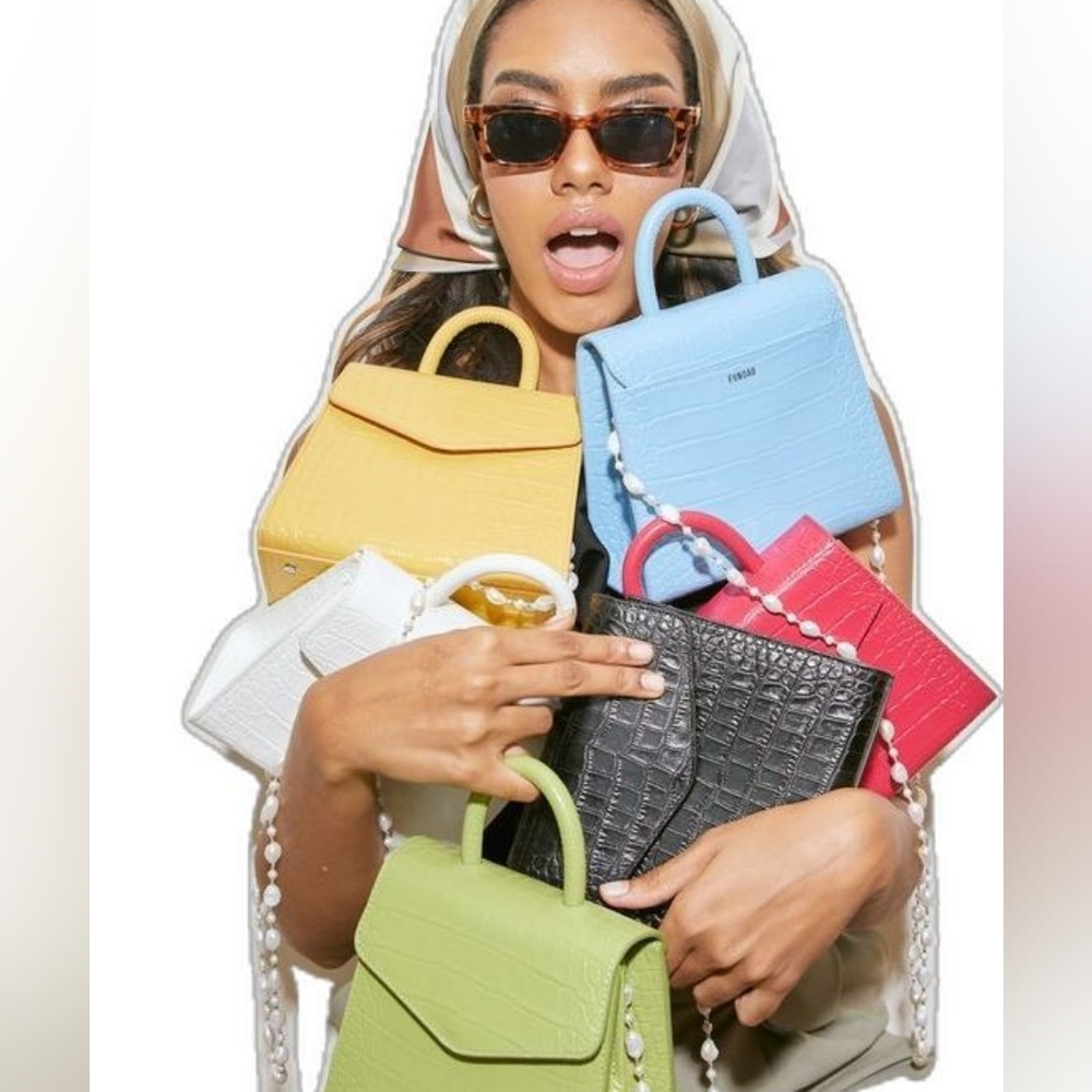 JOIN Me! Best in Bags Posh Party 8/6 @ 12 PDT 👛👜 - Picture 2 of 4
